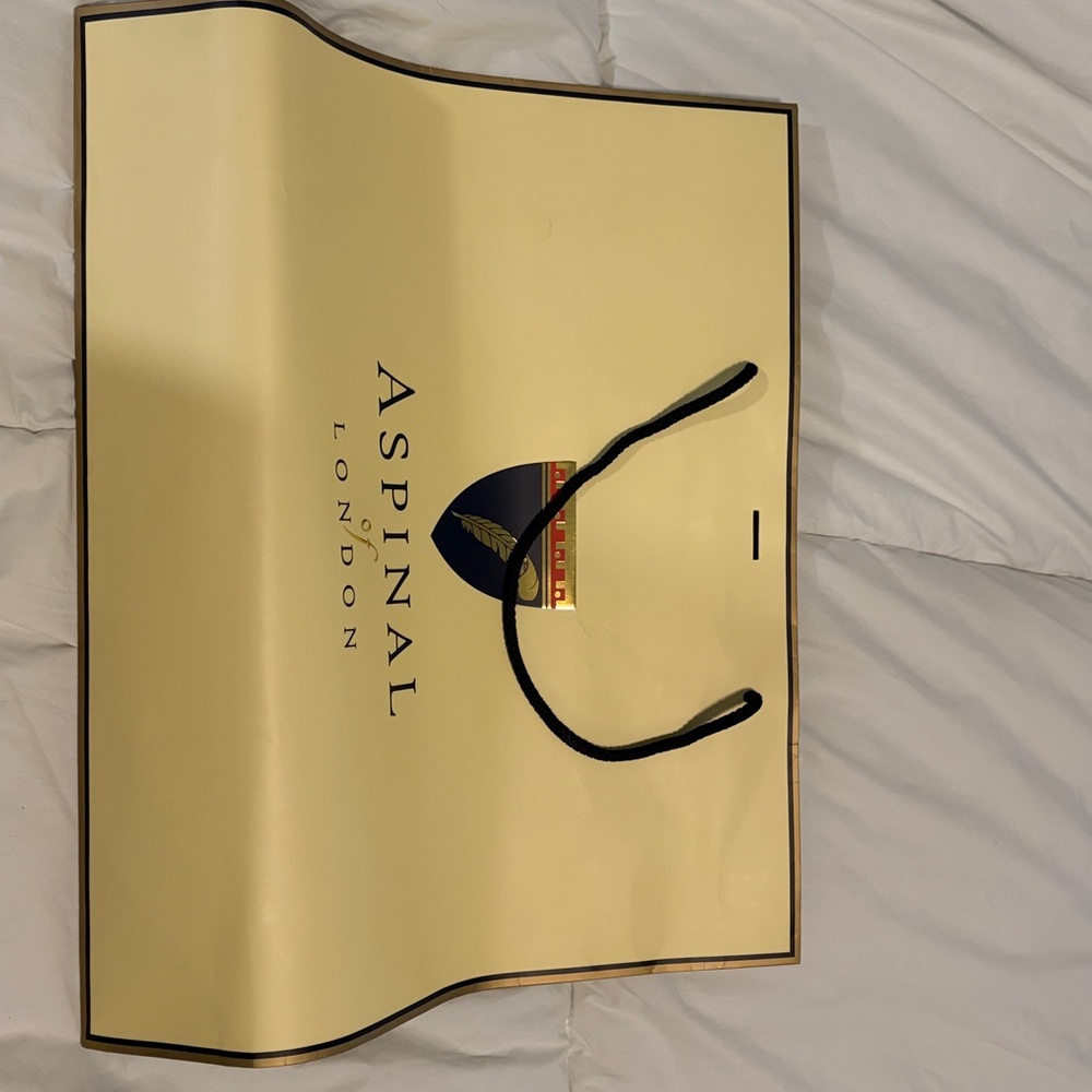 Aspinal of London Gift Box with Tissue & Shopper Bag - Picture 5 of 6